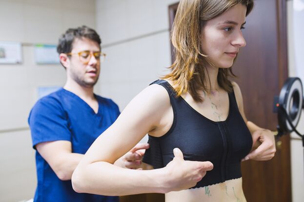 玻尿酸隆胸后穿压力衣